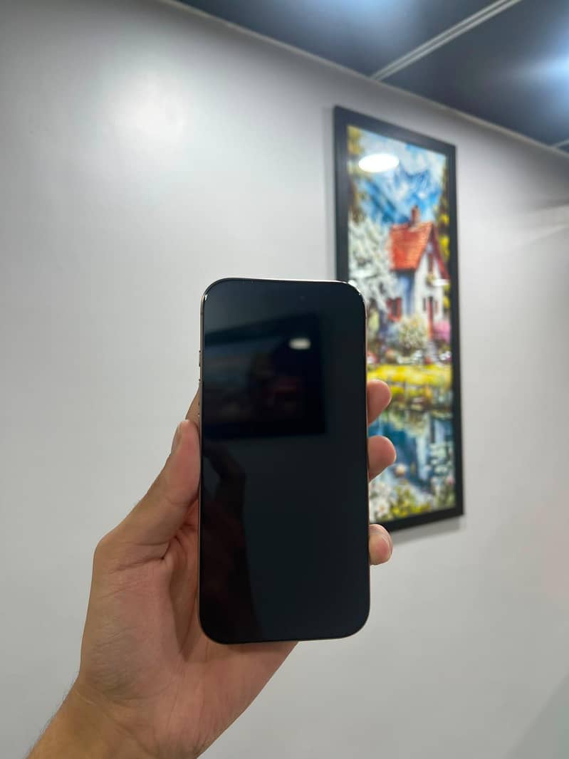 Apple iPhone 16 Pro 4