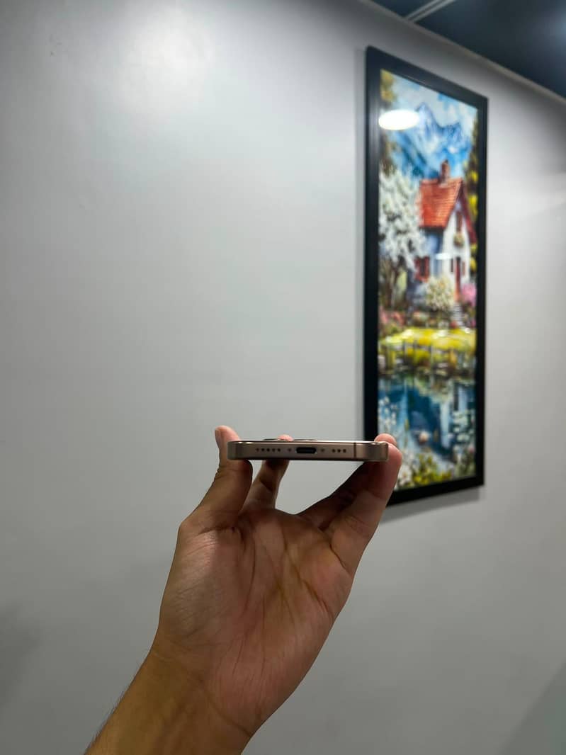 Apple iPhone 16 Pro 5