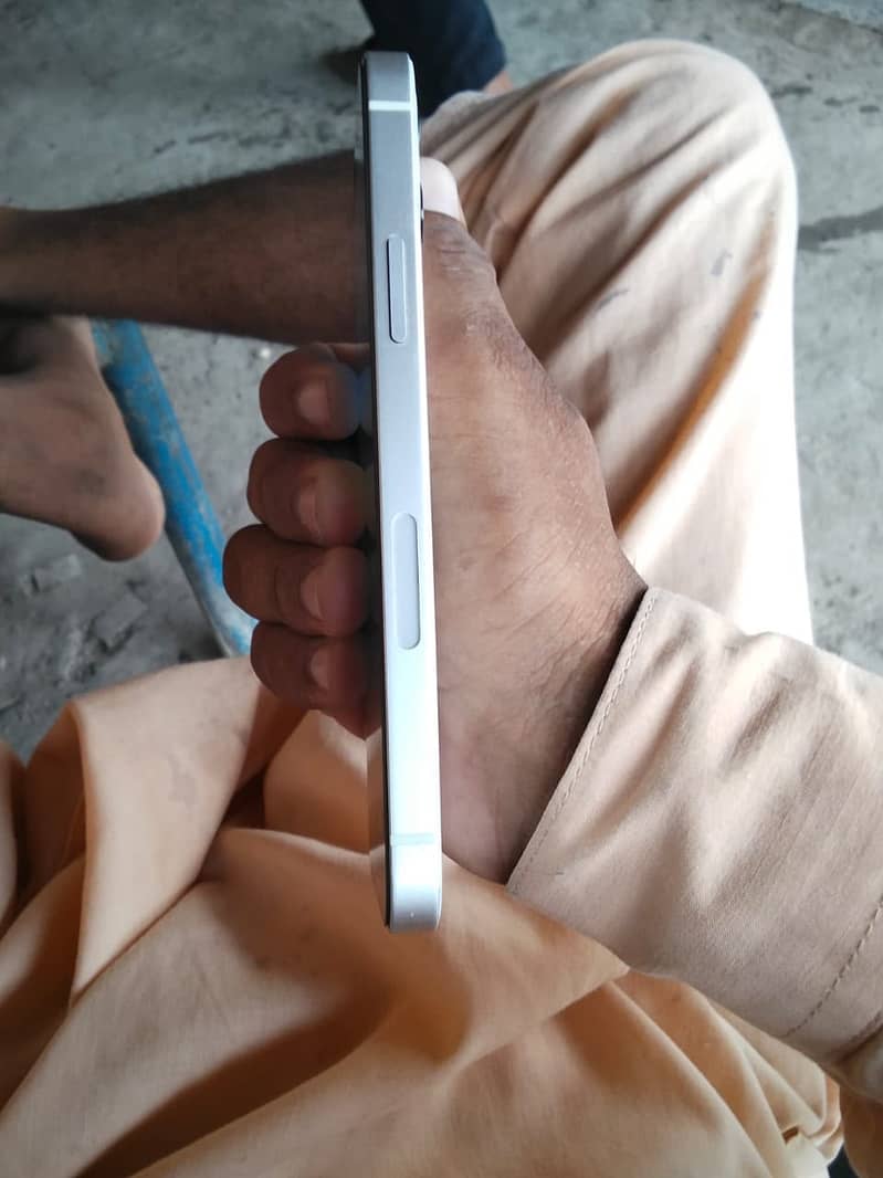 Apple iPhone 12 1