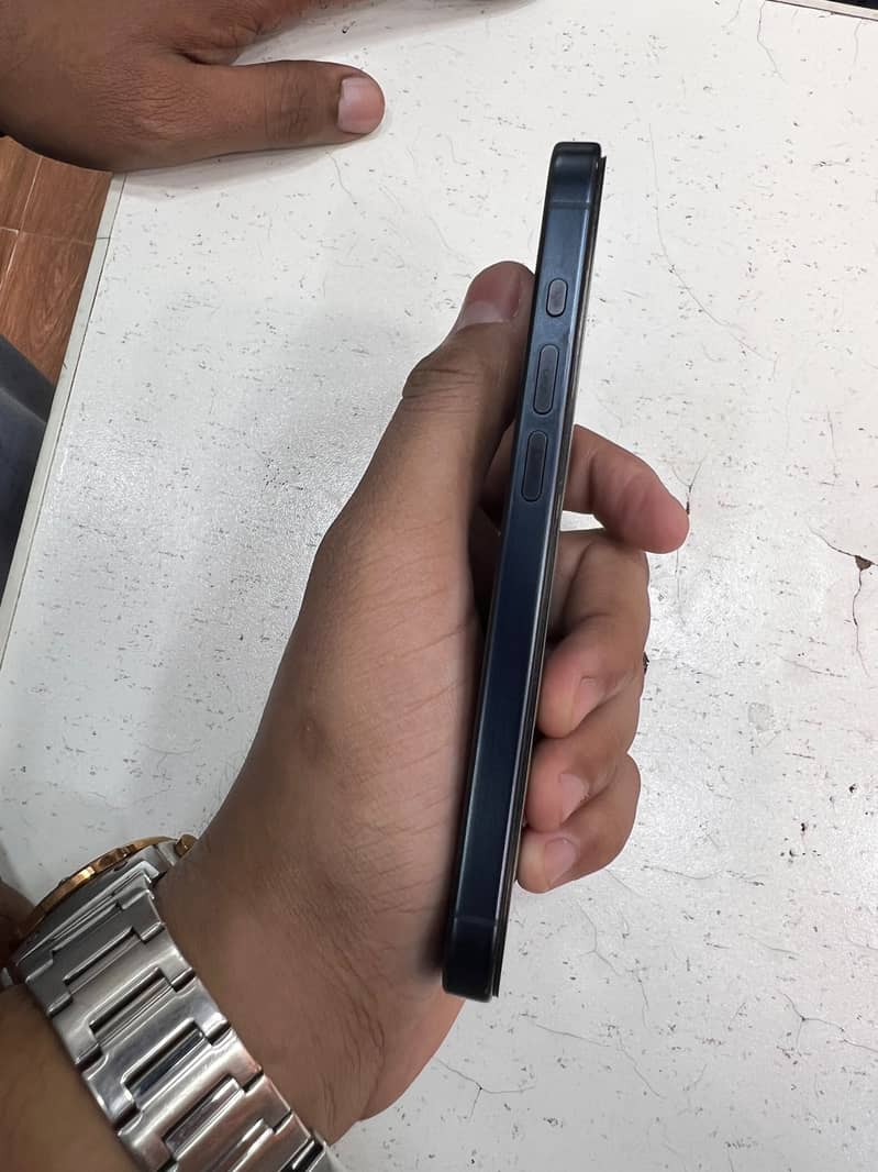 Apple iPhone 15 Pro 2