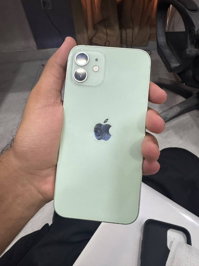 Apple iPhone 12 4
