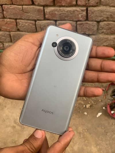 Sharp Aquos R7