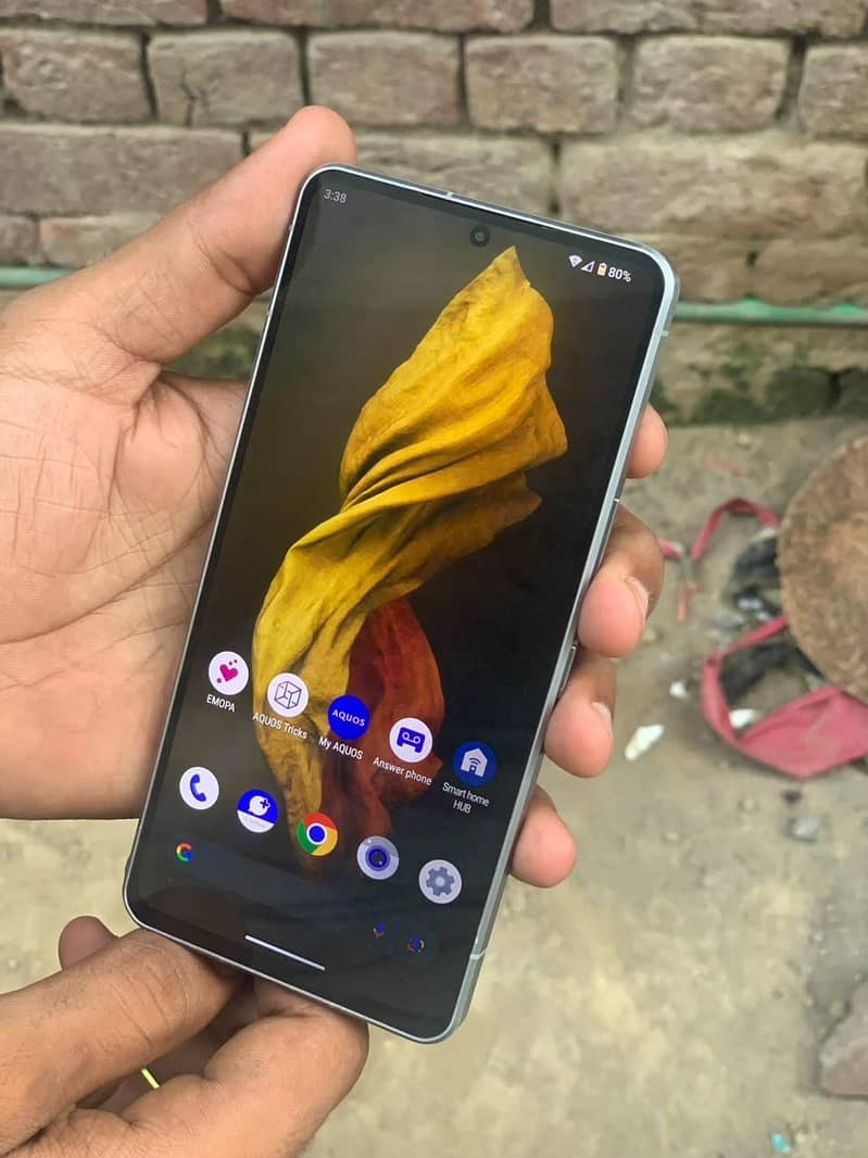Sharp Aquos R7 1