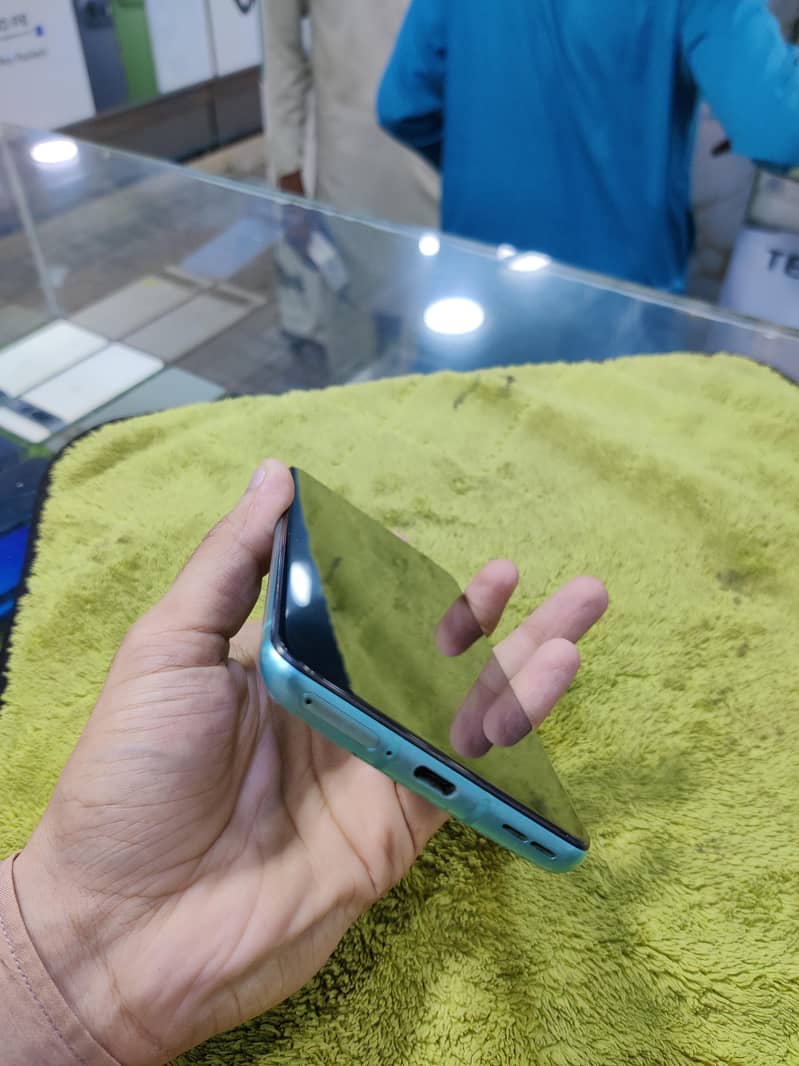 One Plus 8T 6