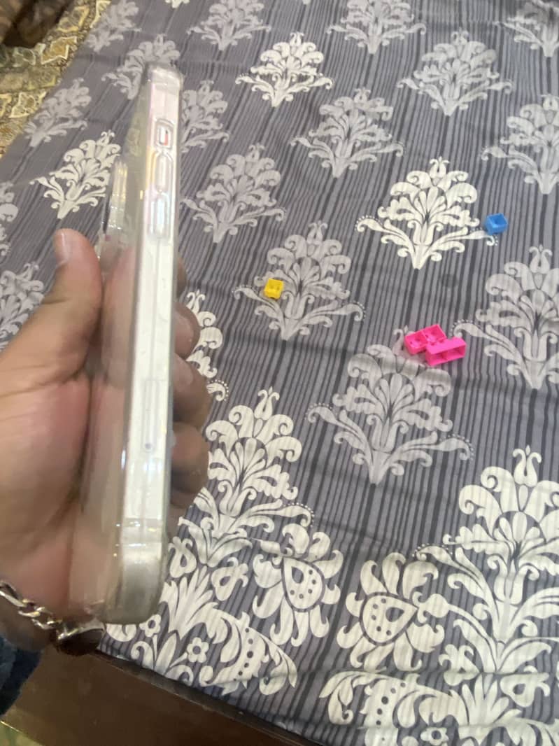 Apple iPhone 14 0