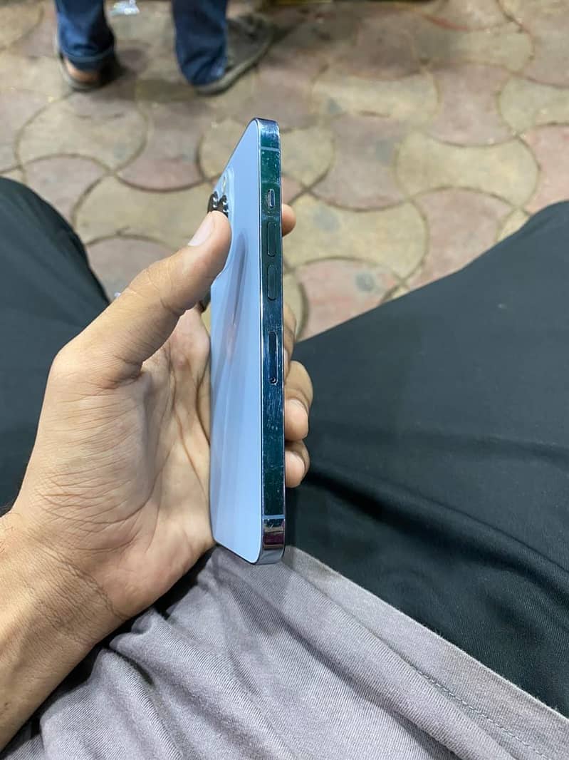 Apple iPhone 13 Pro 4