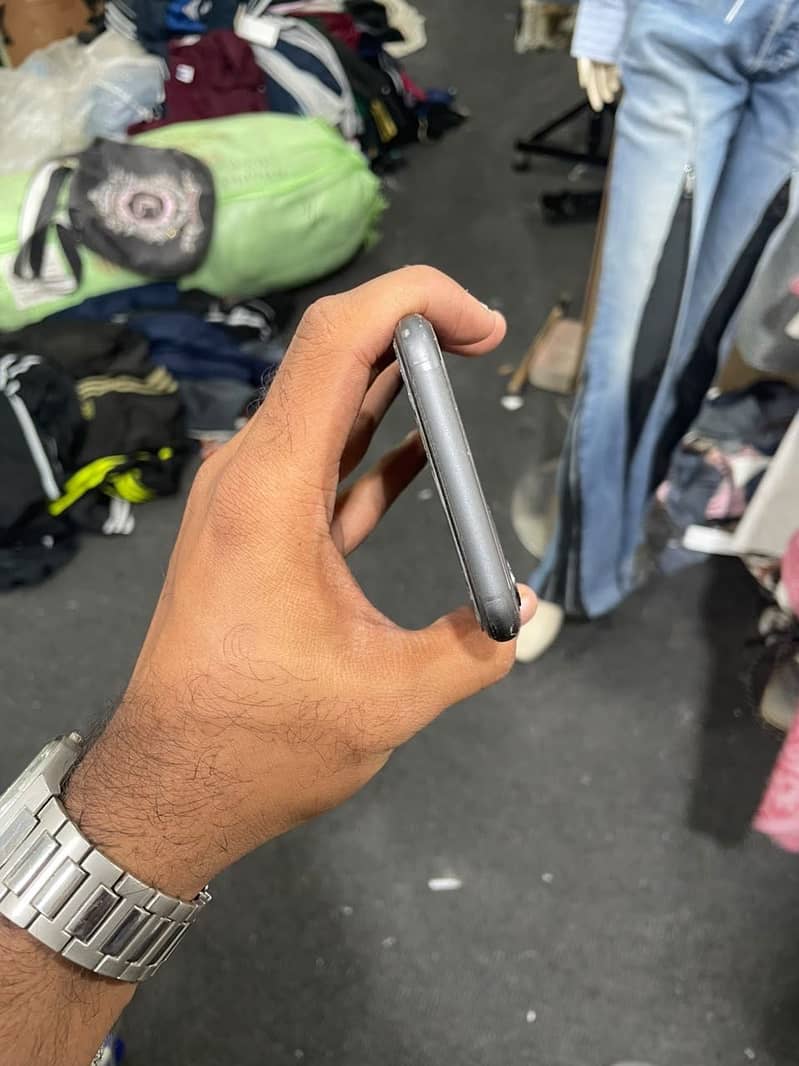 Apple iPhone 11 3