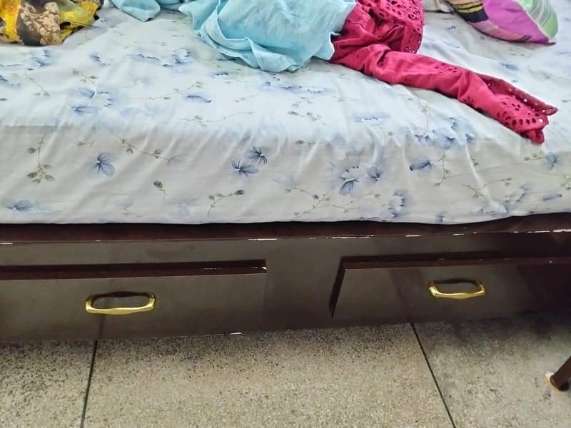 bed side table drasing table 0