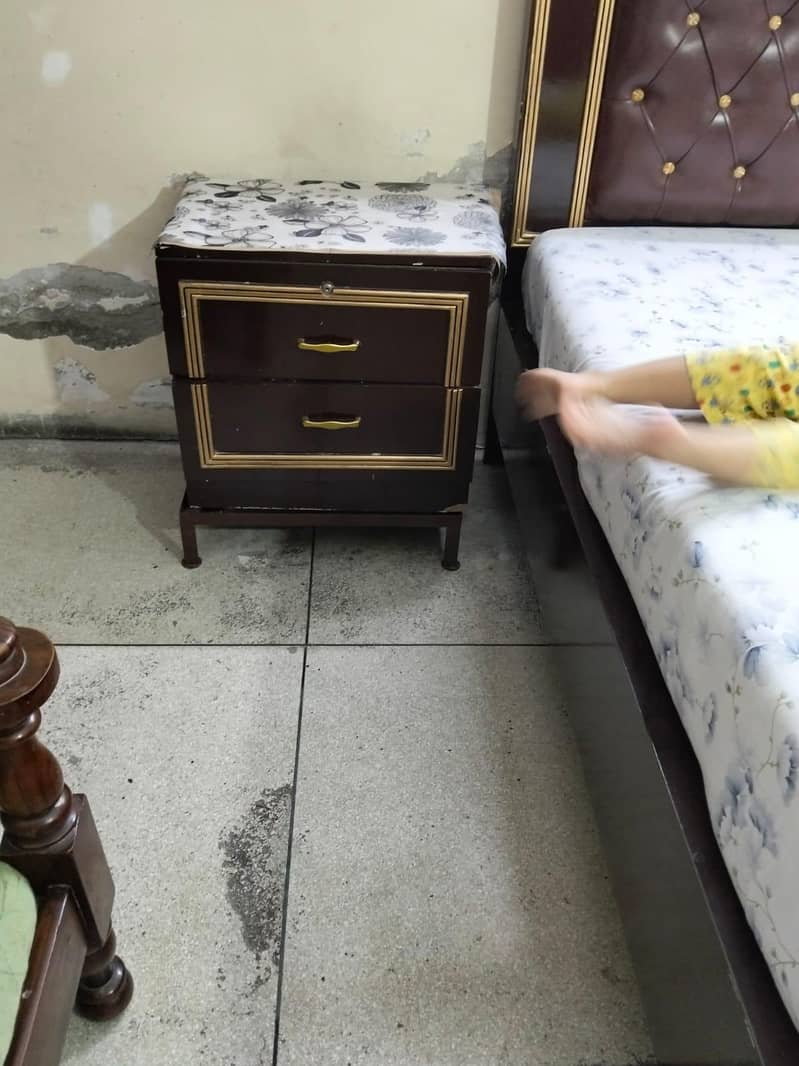 bed side table drasing table 1