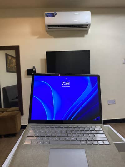 Microsoft Surface 2  Core i5 8th Generation