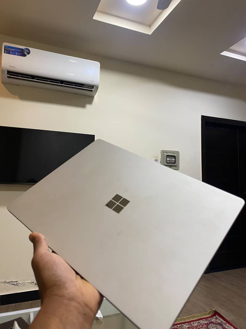 Microsoft Surface 2  Core i5 8th Generation 1