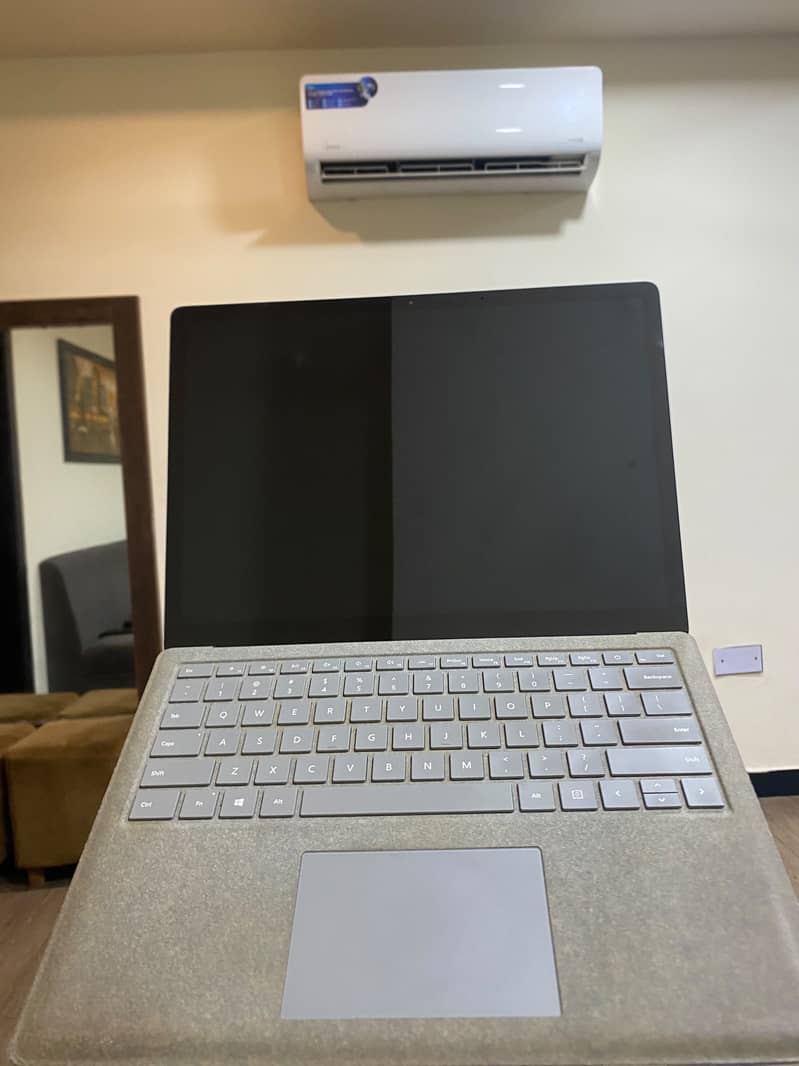 Microsoft Surface 2  Core i5 8th Generation 4