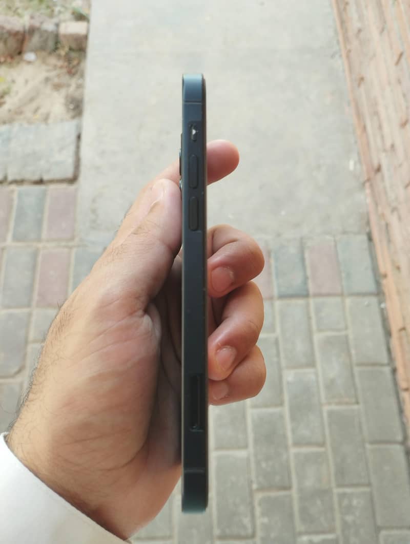Apple iPhone 12 3