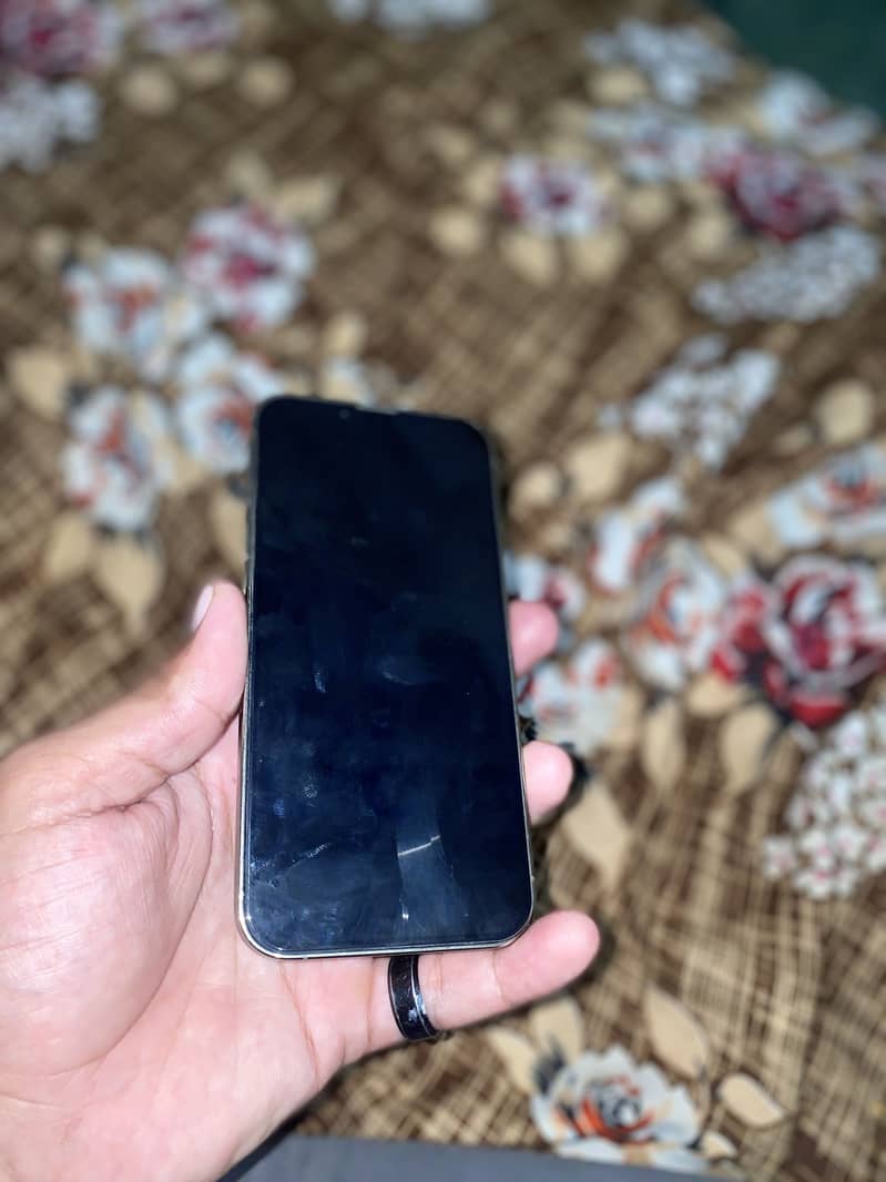 Apple iPhone 13 pro 4