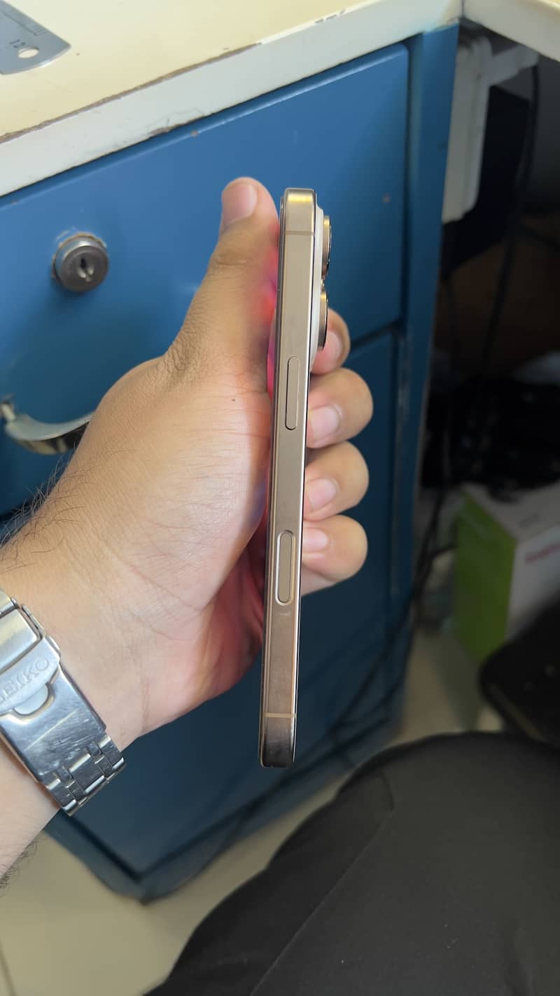 Apple iPhone 16 Pro 5