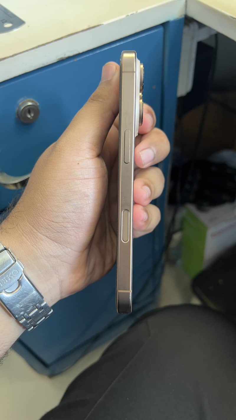 Apple iPhone 16 Pro 6
