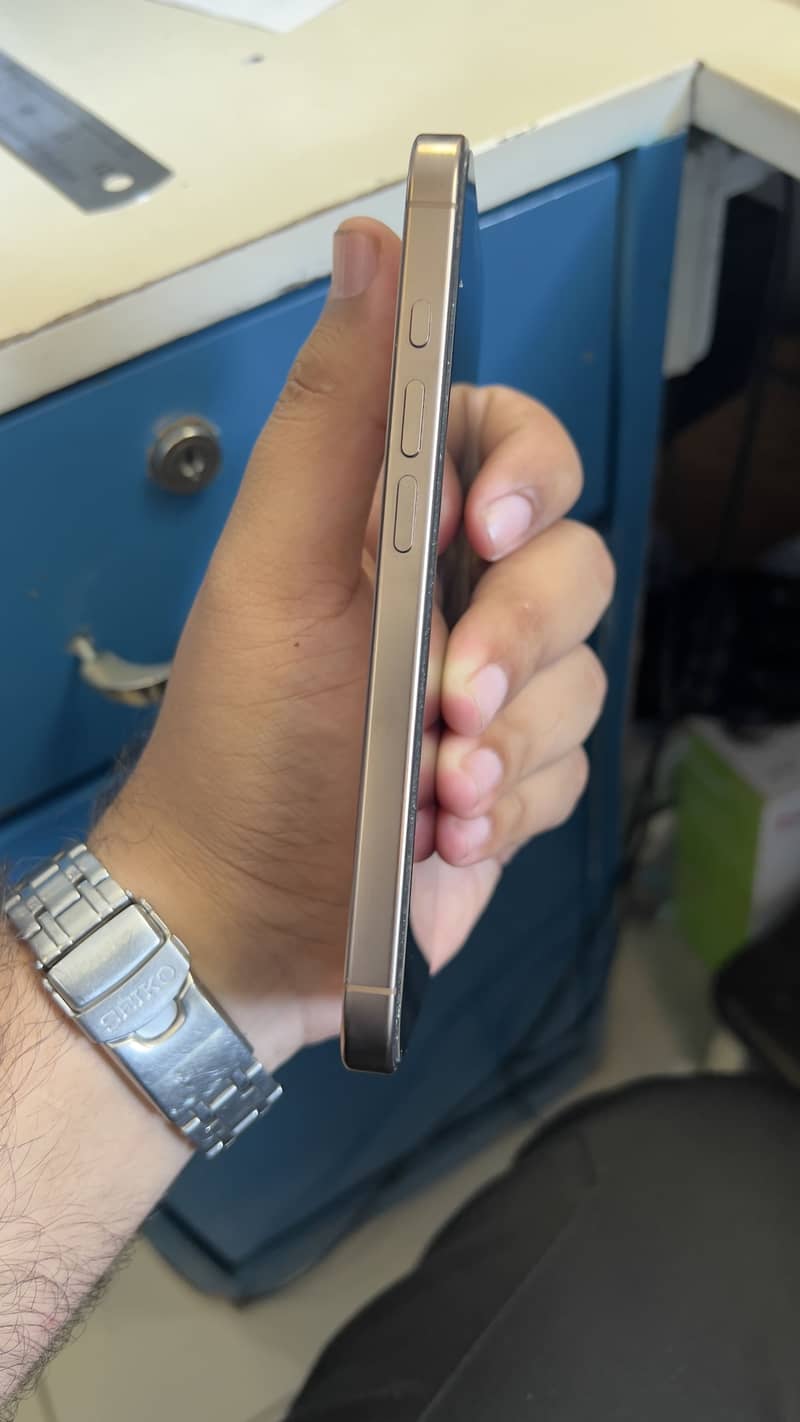 Apple iPhone 16 Pro 7