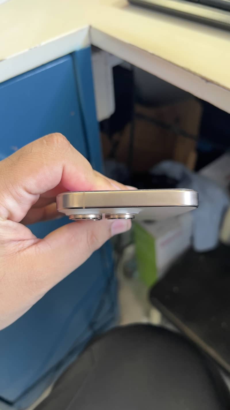 Apple iPhone 16 Pro 8