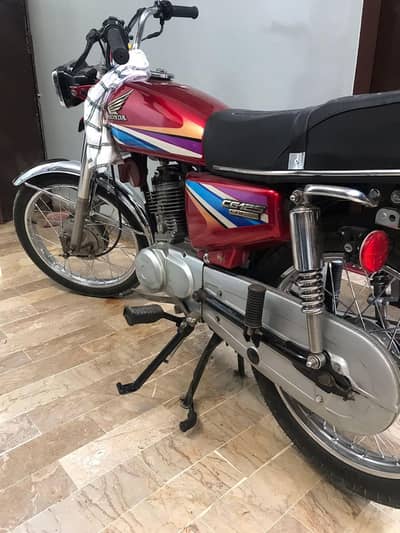 assalamualaikum Honda Cg for sale urgent excellent model 8