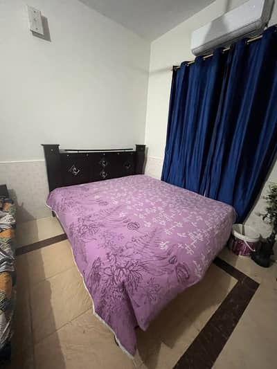 Alamri or bed codition achi h bed ki or almari ka aik lock kharab h
