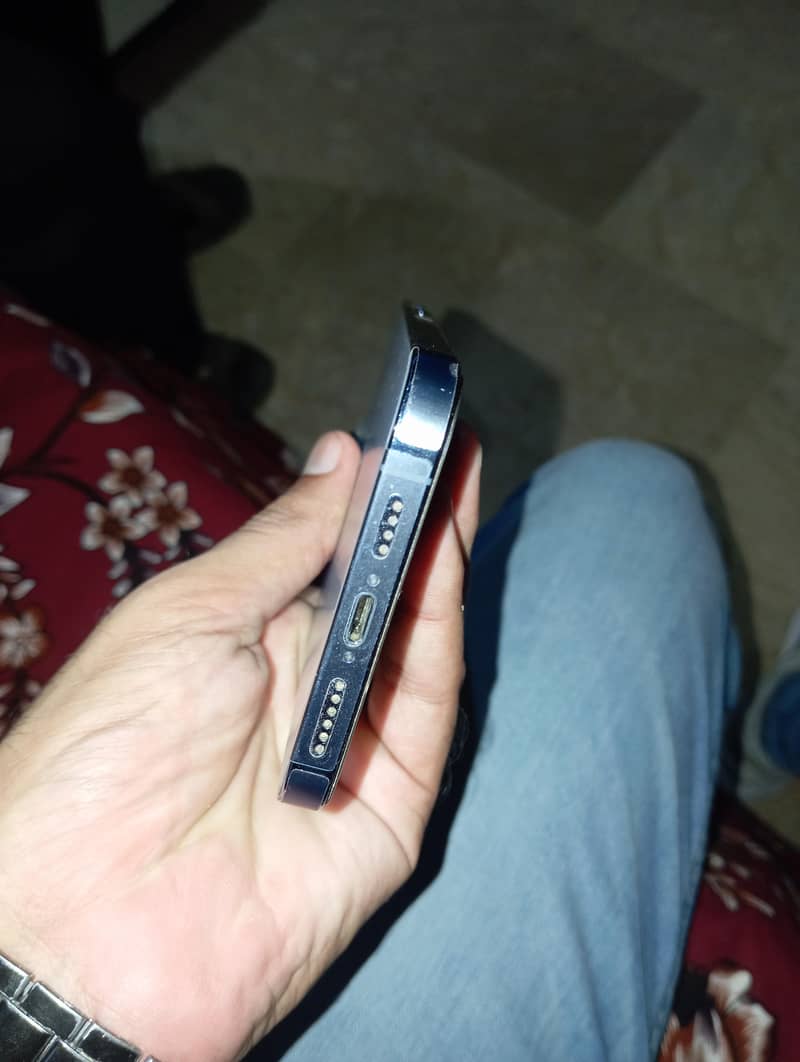 Apple iPhone 13 Pro Max 4