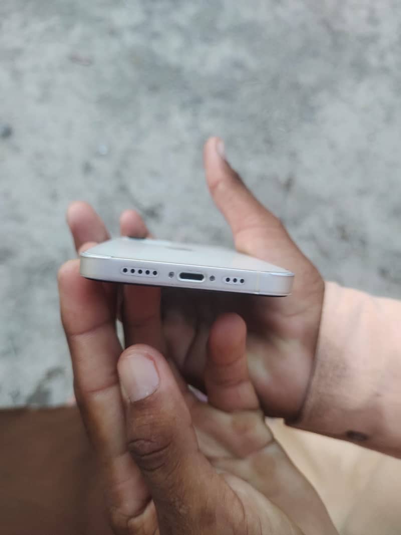 Apple iPhone 12 3