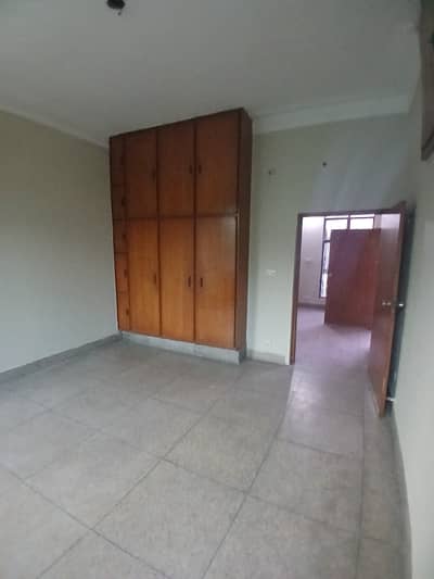 10MARLA UPPER PORTION FOR SILENT OFFICE IN ALLAMA IQBAL TOWN