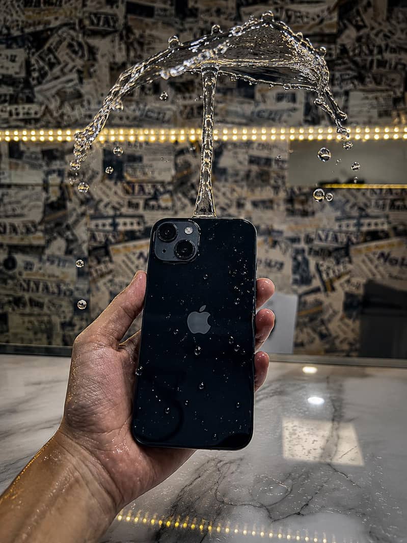 Apple iphone 13 with sim time 0