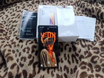 Samsung galaxy A72 with completed box 8/128