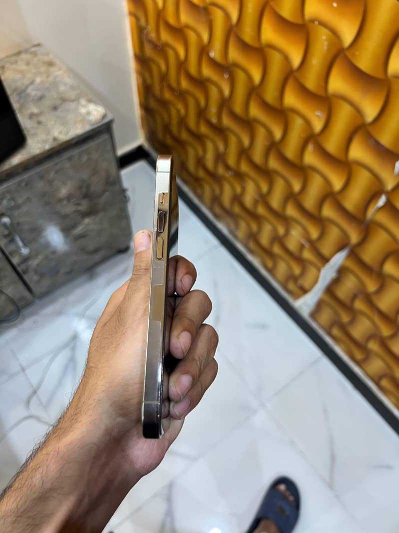 Apple iPhone 14 Pro 2