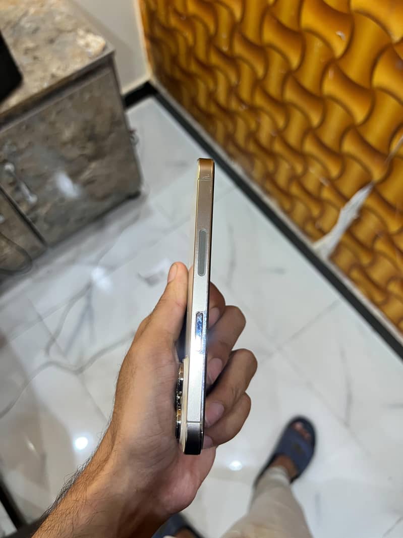 Apple iPhone 14 Pro 4