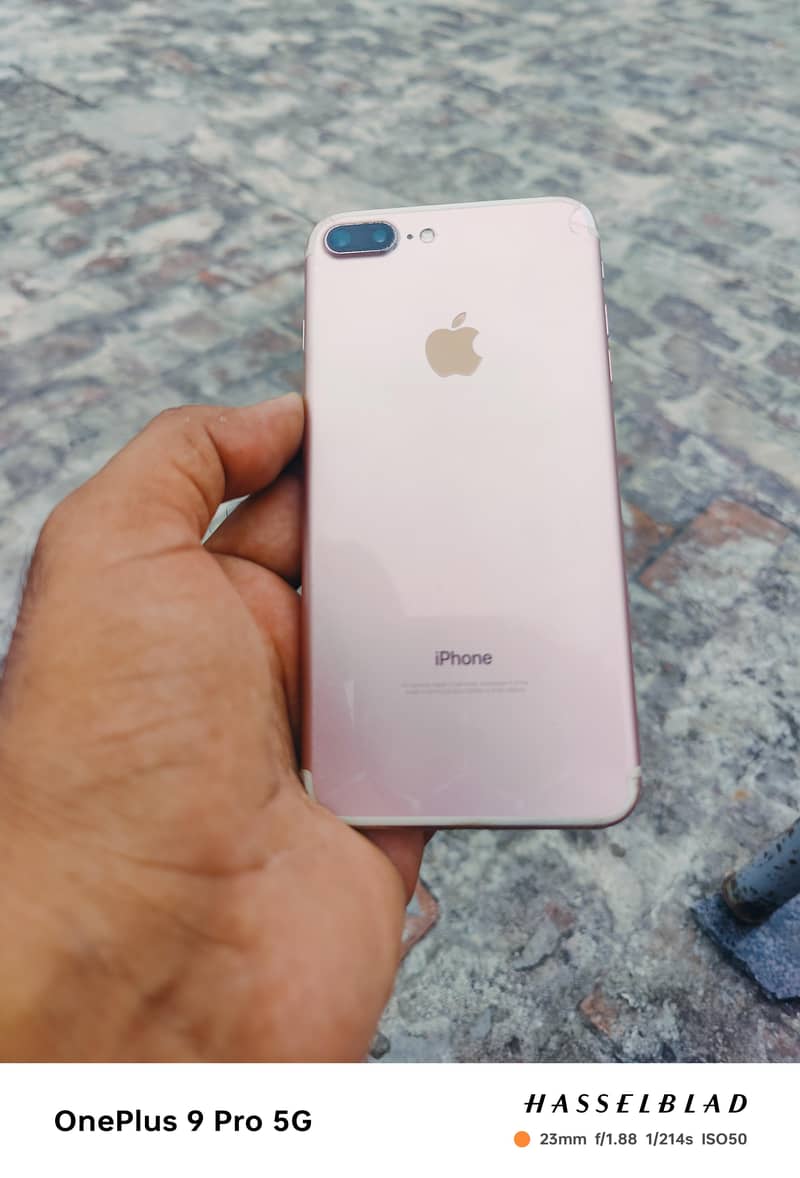 Apple iPhone 7 Plus 3