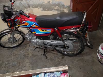 Honda CD70 2025