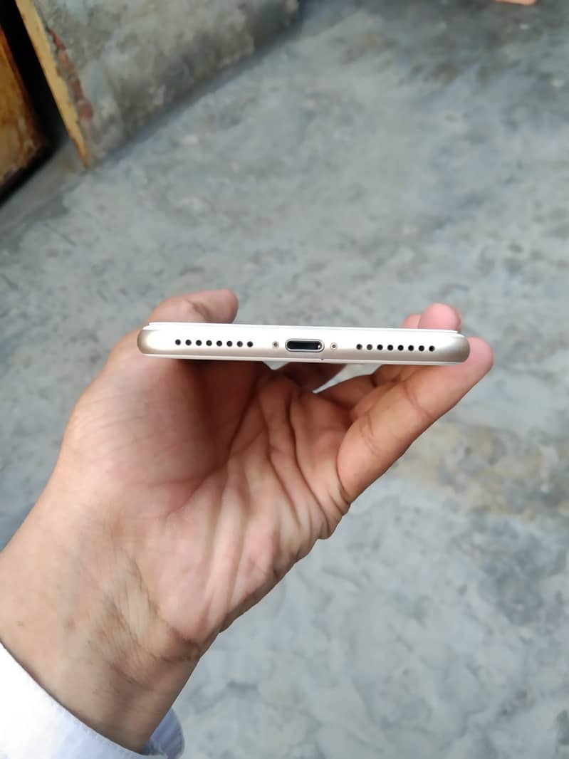 Apple iPhone 7 Plus 1