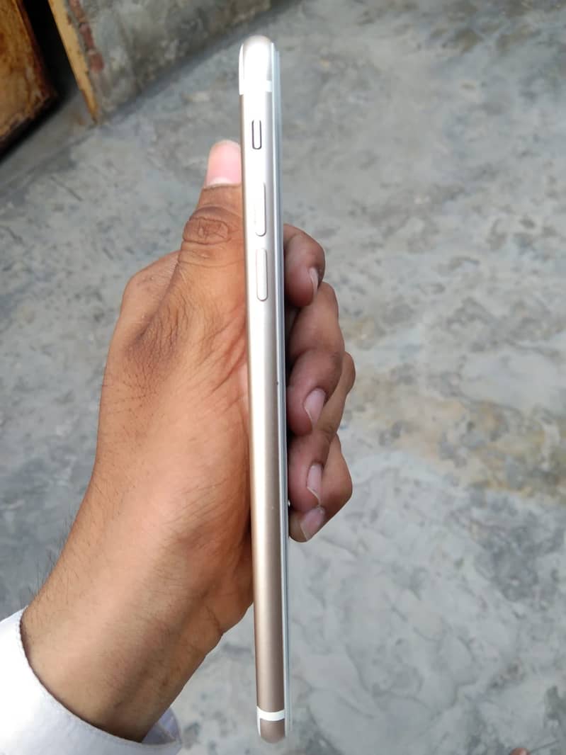 Apple iPhone 7 Plus 2