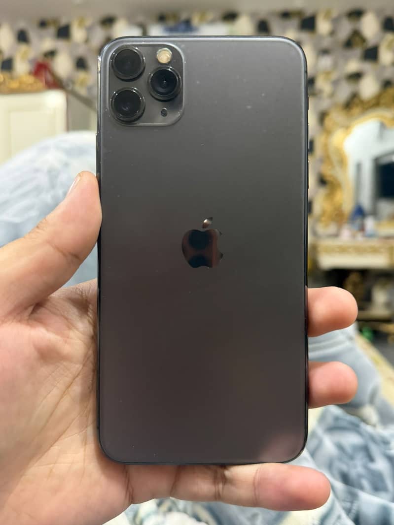 iPhone 11 Pro Max 4