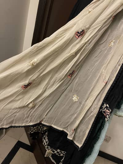 Selling different clothes in lawns n chiffone in used condition