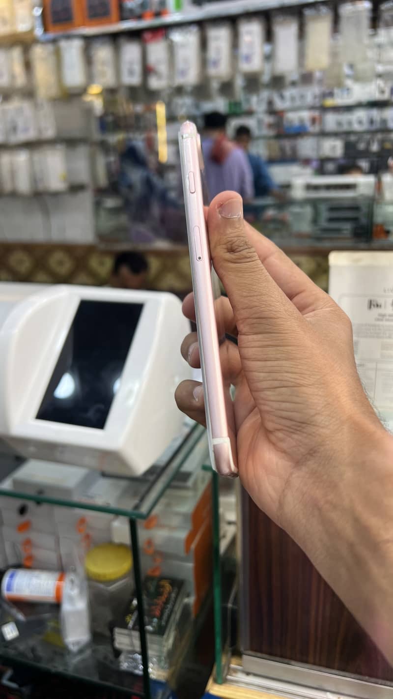 Apple iPhone 7 Plus 3