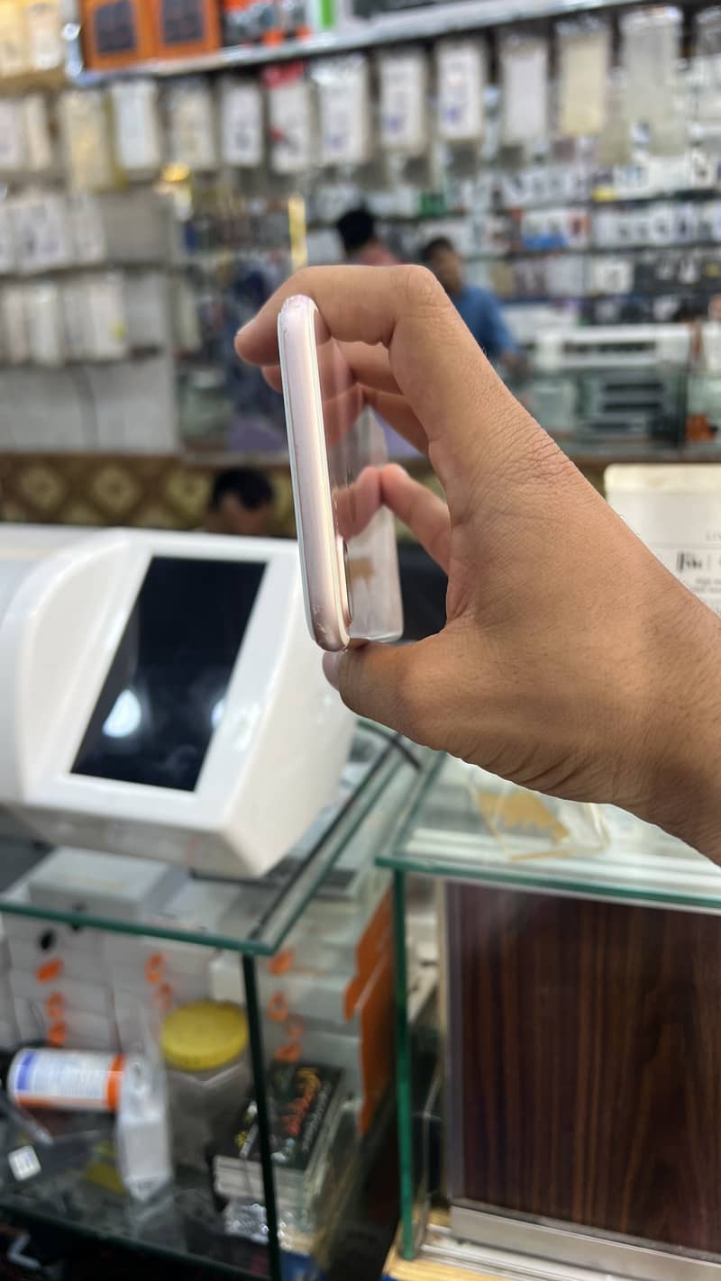 Apple iPhone 7 Plus 5