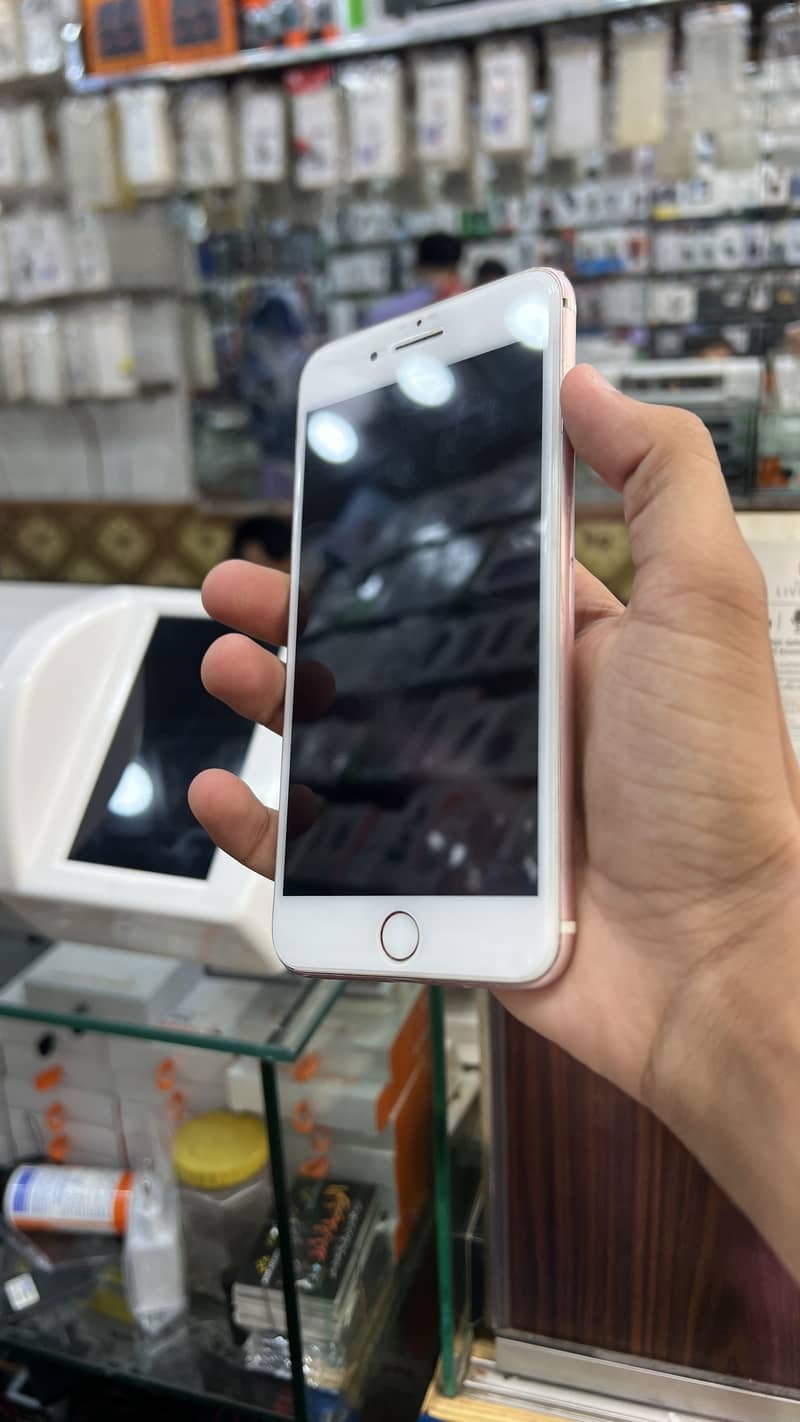 Apple iPhone 7 Plus 6