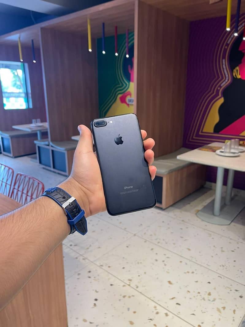 Apple iPhone 7 Plus 1