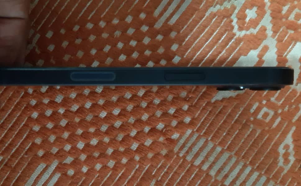 Apple iPhone 13 5