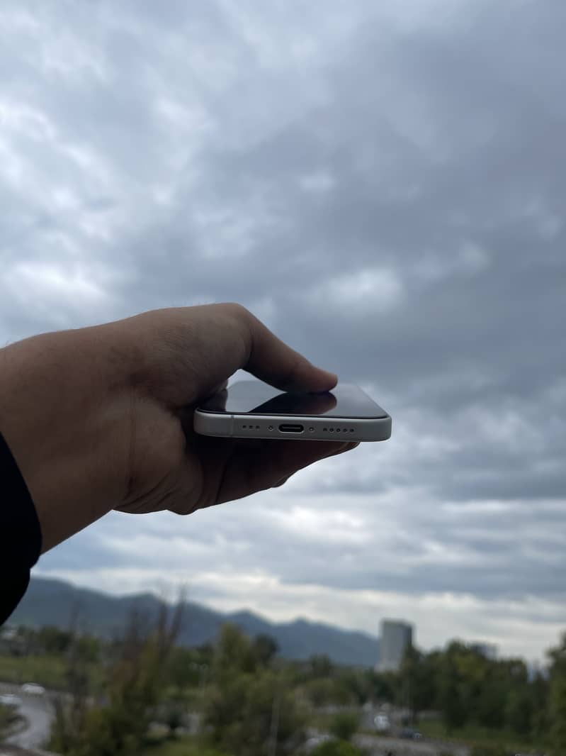 Apple iPhone 17 5