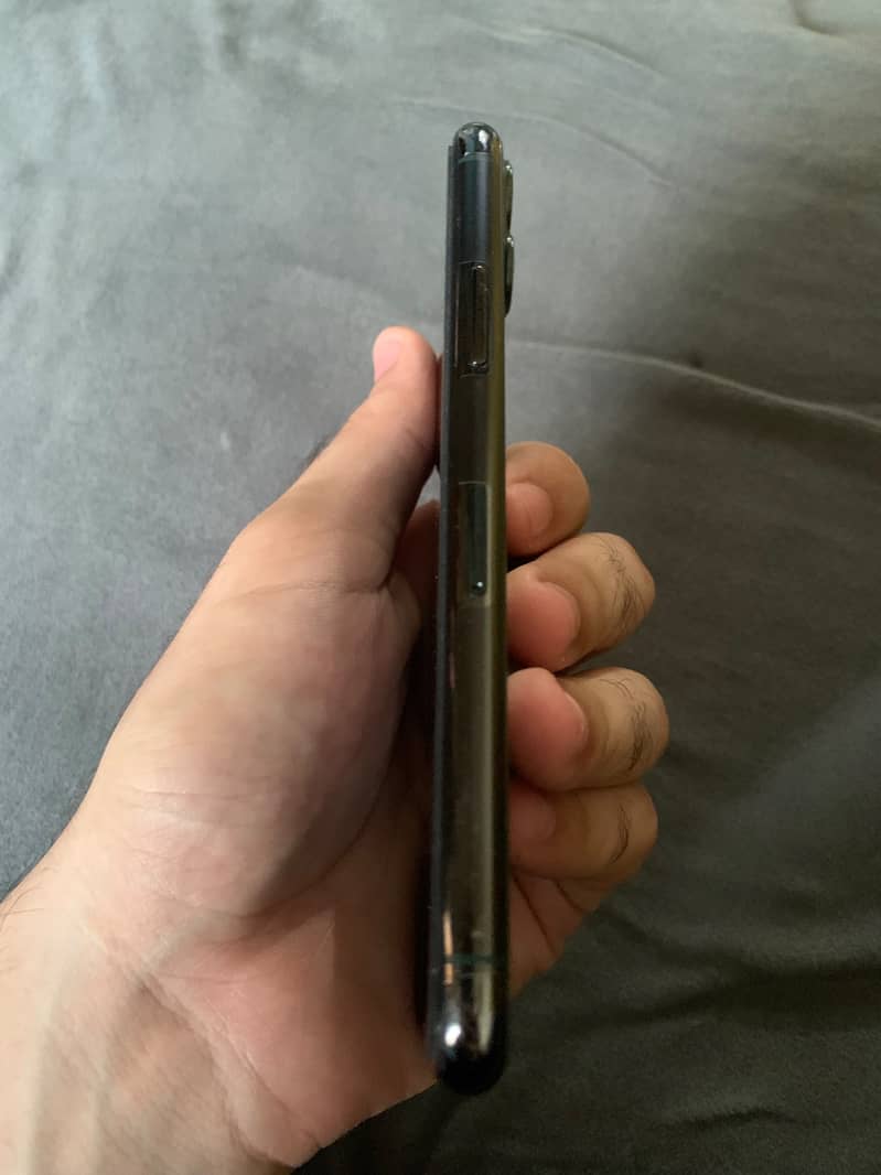 Apple iPhone 11 Pro 2