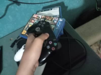 PS4 Slim 1TB + 1 Controller + Games