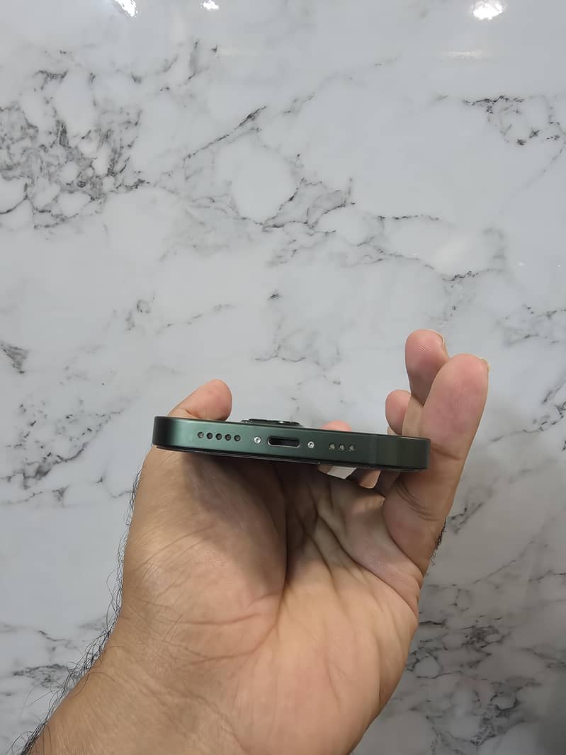 Apple iPhone 13 2