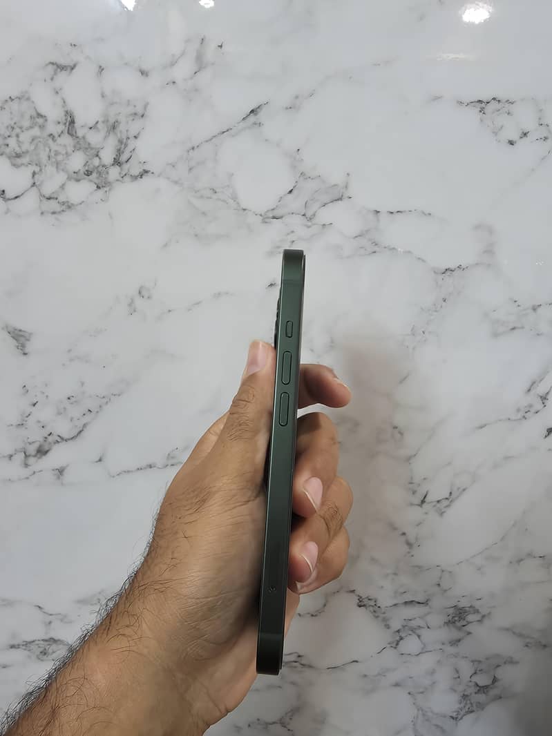 Apple iPhone 13 3