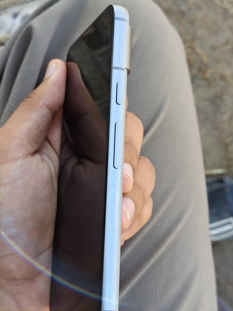 Google Pixel 8 4
