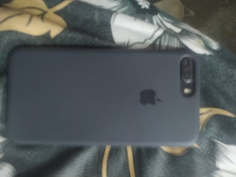 Apple iPhone 7 Plus 1