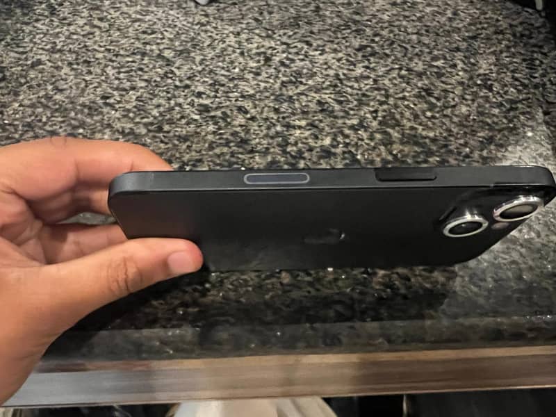 Apple iPhone 13 2